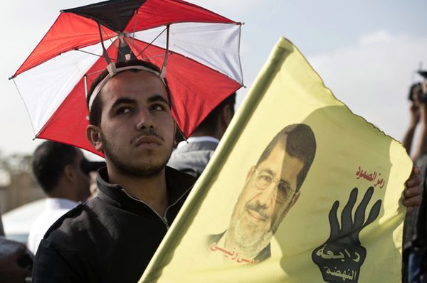 Egipt: proces obalonego prezydenta Mohammeda Mursiego przełożony na styczeń