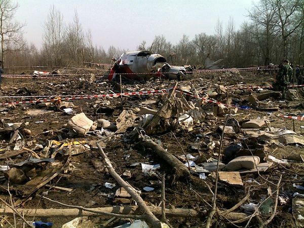 Zespół Macieja Laska: Tu-154M zderzył się z przeszkodami przed uderzeniem w brzozę