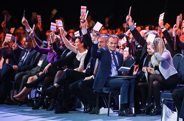 SP o przemówieniach Jarosława Kaczyńskiego i Donalda Tuska: dwie szopki, żadnych konkretów