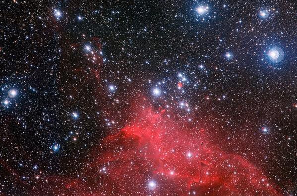 Zdjęcie młodych gwiazd kształtujących swoje kosmiczne otoczenie