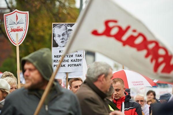 Protestujący z "Solidarności", OPZZ i Forum Związków zawodowych wyszli na ulice Gdańska