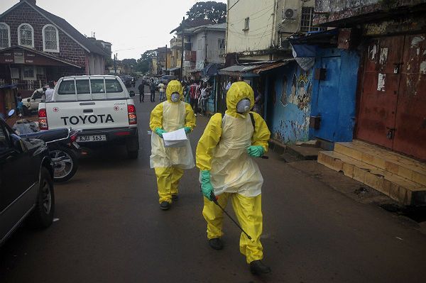Australia krytykowana za "zbyt ostrą walkę z Ebolą"