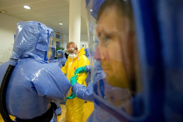 Komisja Europejska użyje wojska do walki z Ebolą?