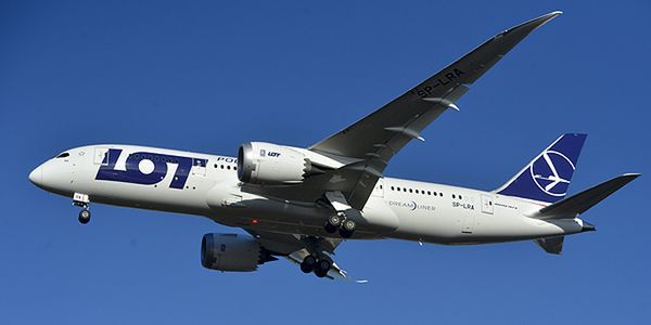 Polski dreamliner wylądował w Warszawie. Usterka była "niegroźna"