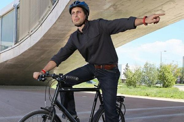 Intelligent Blinker: Kierunkowskaz w bransoletce dla rowerzystów