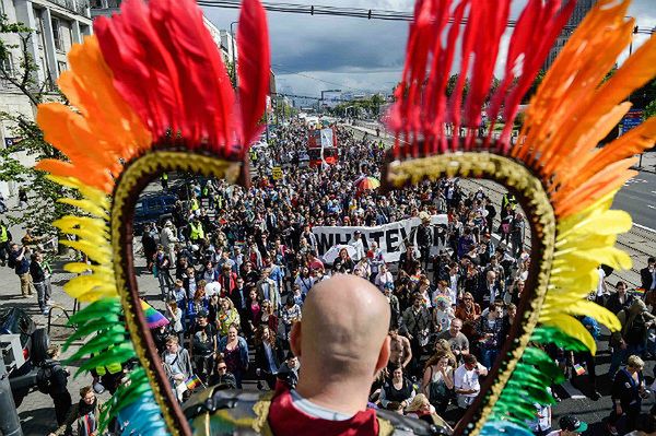 Homoseksualny artysta Mischa Badasyan będzie przez rok codziennie sypiał z innym mężczyzną