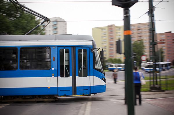 Ulica Długa w Krakowie zmorą motorniczych. "Do kierowców nic nie dociera"