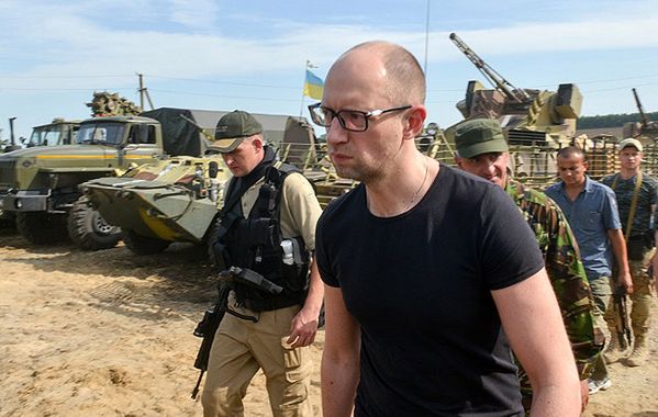 Arsenij Jaceniuk: Kijów jest gotowy, by przewieźć ciała ofiar do Amsterdamu