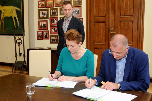 Minister kultury przekazała 15 mln zł na Centrum Historii "Zajezdnia"