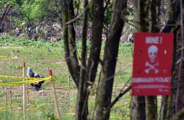 Wielka powódź w Bośni i Hercegowinie. Przemieszczone miny i zagrożenie epidemią