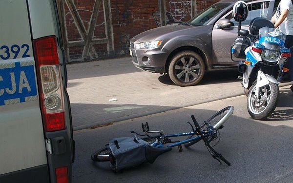 Śmierć rowerzysty w Toruniu. Wjechał wprost pod samochód
