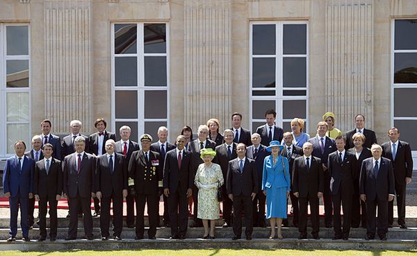 Pamiątkowa fotografia w Normandii - Barack Obama z daleka od Władimira Putina