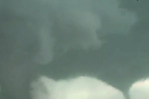 Podwójne tornado nad Nebraską. Ogromne zniszczenia - film