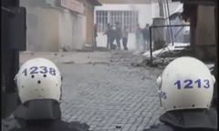 Kamienie i gaz łzawiący - zobacz film ze starć w Turcji