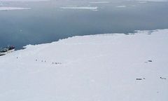 Druga dziura w statku, który zderzył się z górą lodową