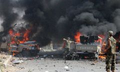 Islamiści, broniąc się, podpalili szyby naftowe wokół irackiej Kajary