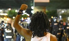 Kolejne protesty w Charlotte, władze wprowadzają godzinę policyjną