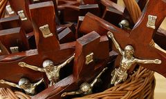 Uwaga na oszustów, którzy sprzedają relikwie