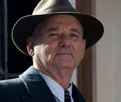 Melissa McCarthy pokazuje Billowi Murrayowi obrazki