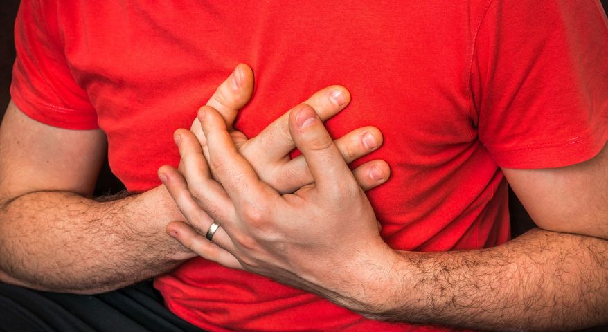 Ból w klatce piersiowej może mieć wiele przyczyn