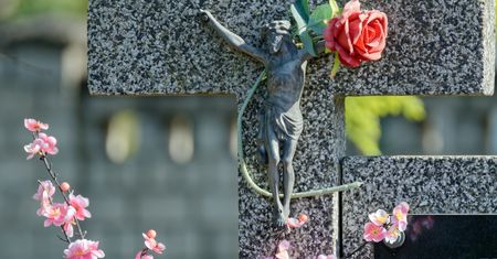 Można wylicytować miejsce grobowe na cmentarzu. Są jednak warunki