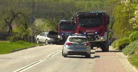 Zderzenie dwóch aut w powiecie starachowickim. Nie żyje dziecko