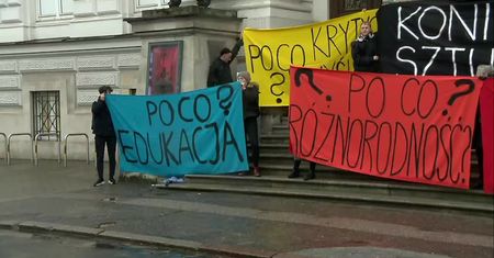 Protest artystów przed Zachętą. Sprzeciwiają się mianowaniu nowego dyrektora