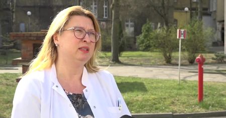 Wirusolog: Starajmy się w kwietniu zachować czujność, odpowiedzialność i zakładajmy maseczki w newralgicznych miejscach