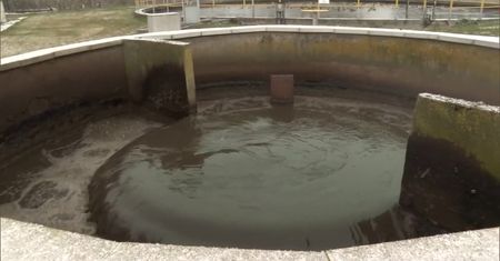 Wyciek oleju opałowego do kanalizacji w Augustowie