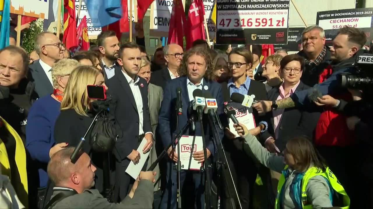 “Pozostanie nam tylko ciemność”. Protest samorządowców z całej Polski w Warszawie