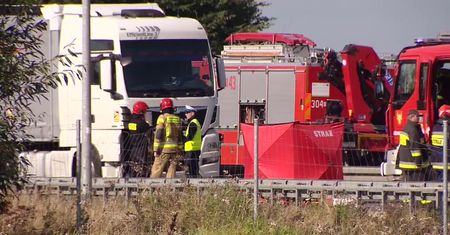 Motocyklista jechał pod prąd drogą ekspresową i zderzył się z ciężarówką. Zginął na miejscu