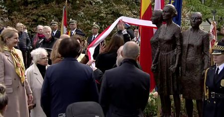Na placu Krasińskich odsłonięto pomnik Kobietom Powstania Warszawskiego