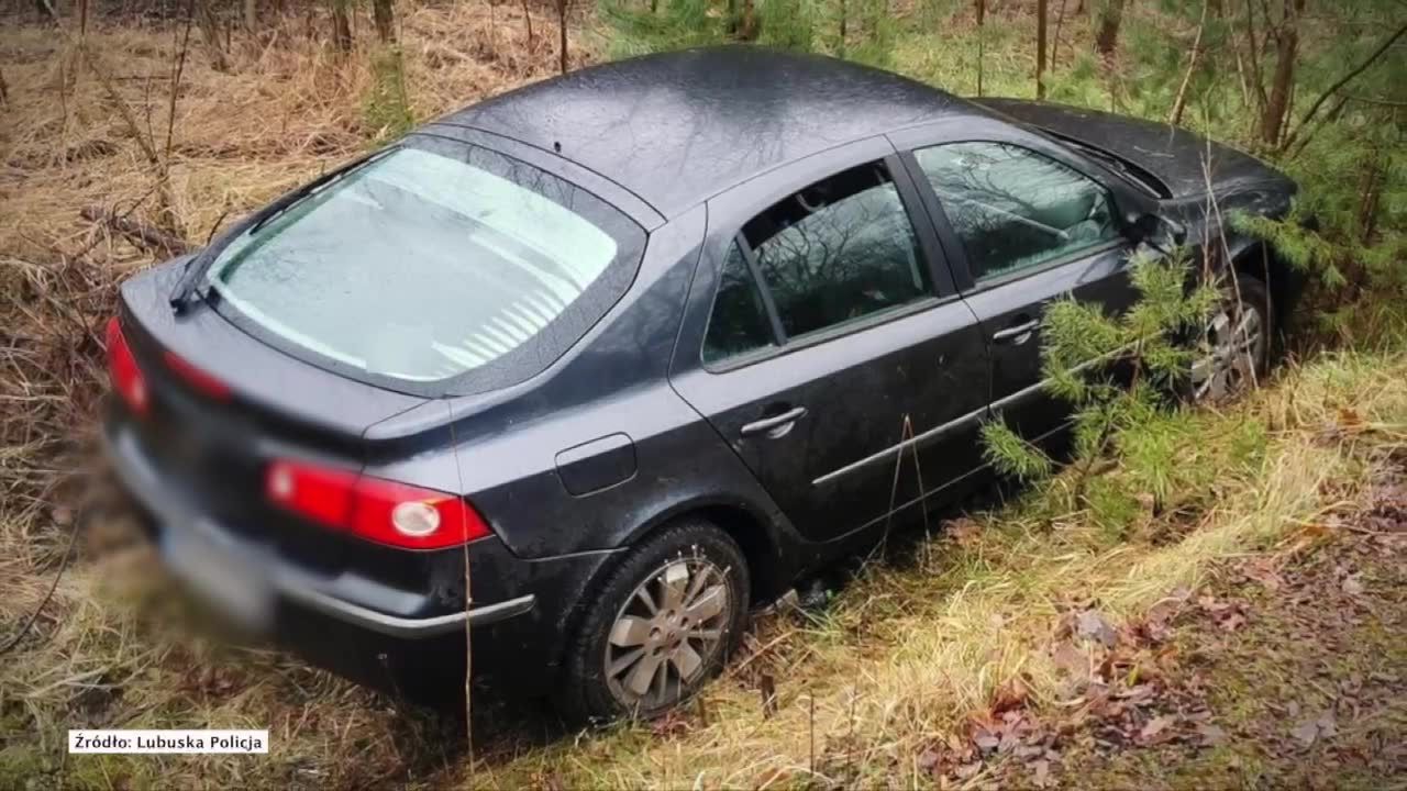 Samochód wpadł do rowu podczas ucieczki przed policją. Za kierownicą siedział… 15-latek