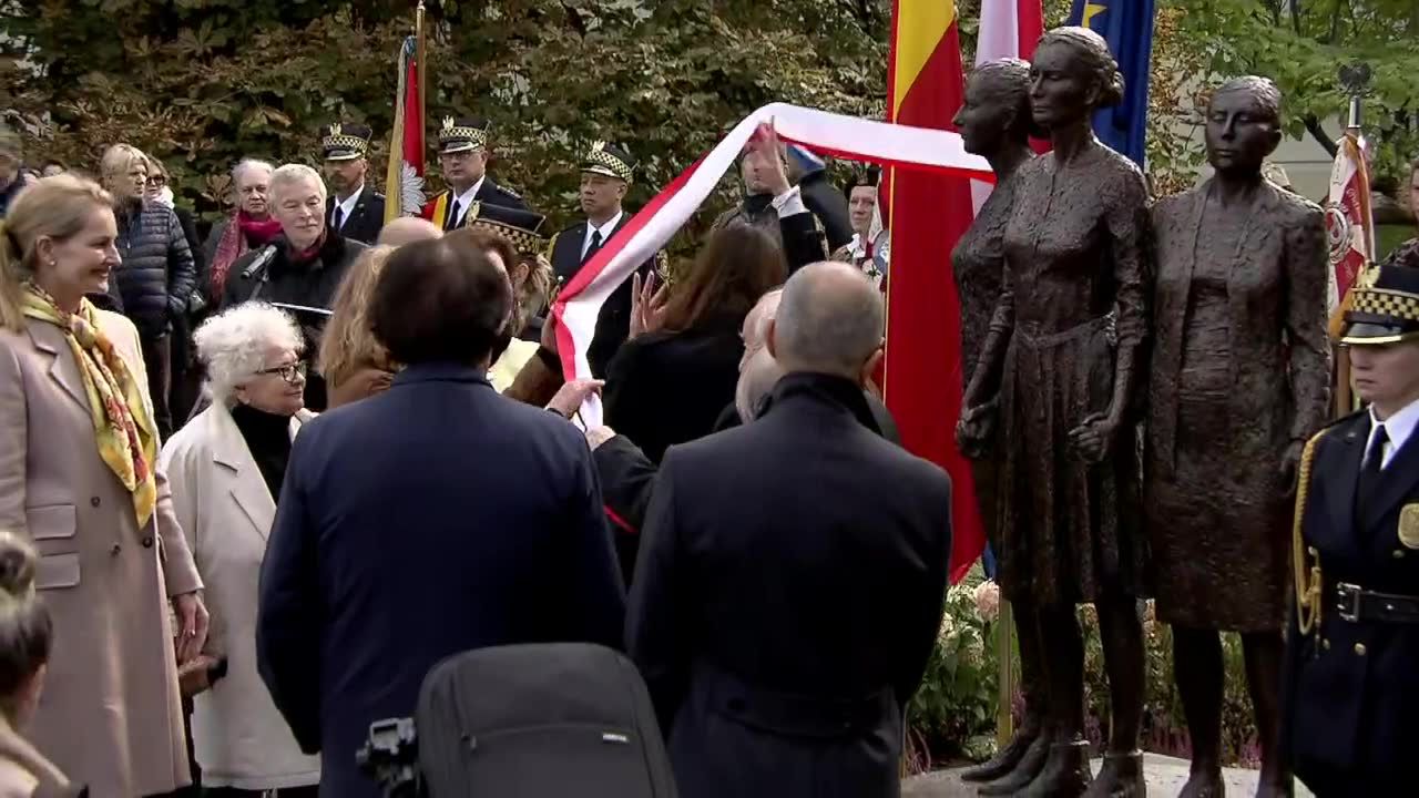 Na placu Krasińskich odsłonięto pomnik Kobietom Powstania Warszawskiego