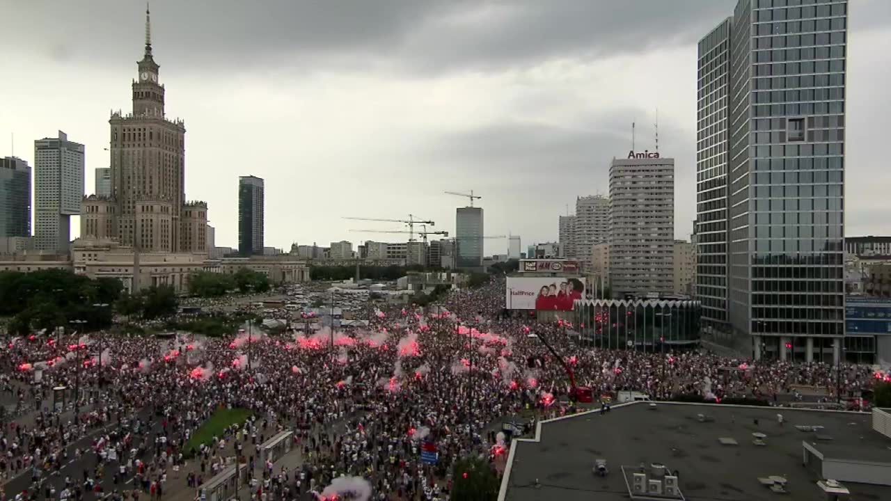 77. rocznica Powstania Warszawskiego. Miasto oddało cześć bohaterom.