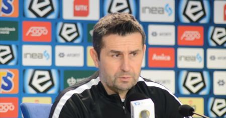 Lech Poznań odbył szkolenie z systemu VAR. Trener Bjelica zmieni zdanie o wideoweryfikacji na boisku?
