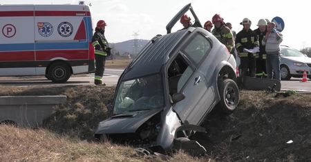 Trzy osoby trafiły do szpitala po wypadku na obwodnicy Wojnicza