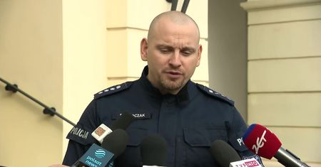 Stołeczna policja poszukuje sprawców pobicia obywateli Włoch.