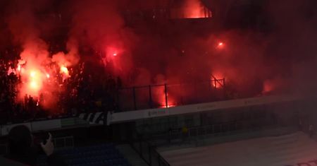 Skandaliczne zachowanie kiboli Lechii. Gdańszczanie obrzucili racami sektor fanów Lecha Poznań