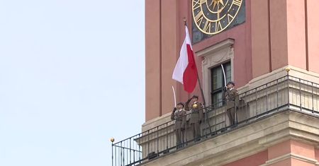 Obchody Dnia Flagi RP. Prezydent wziął udział w uroczystościach na Zamku Królewskim w Warszawie