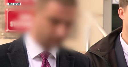 Bąkiewicz prawomocnie skazany za poturbowanie aktywistki na schodach kościoła przy Krakowskim Przedmieściu