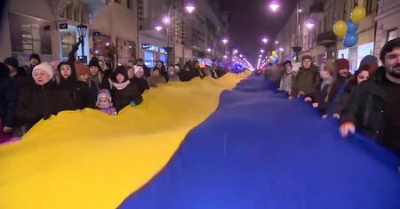 300-metrowa flaga Ukrainy na manifestacji w Łodzi