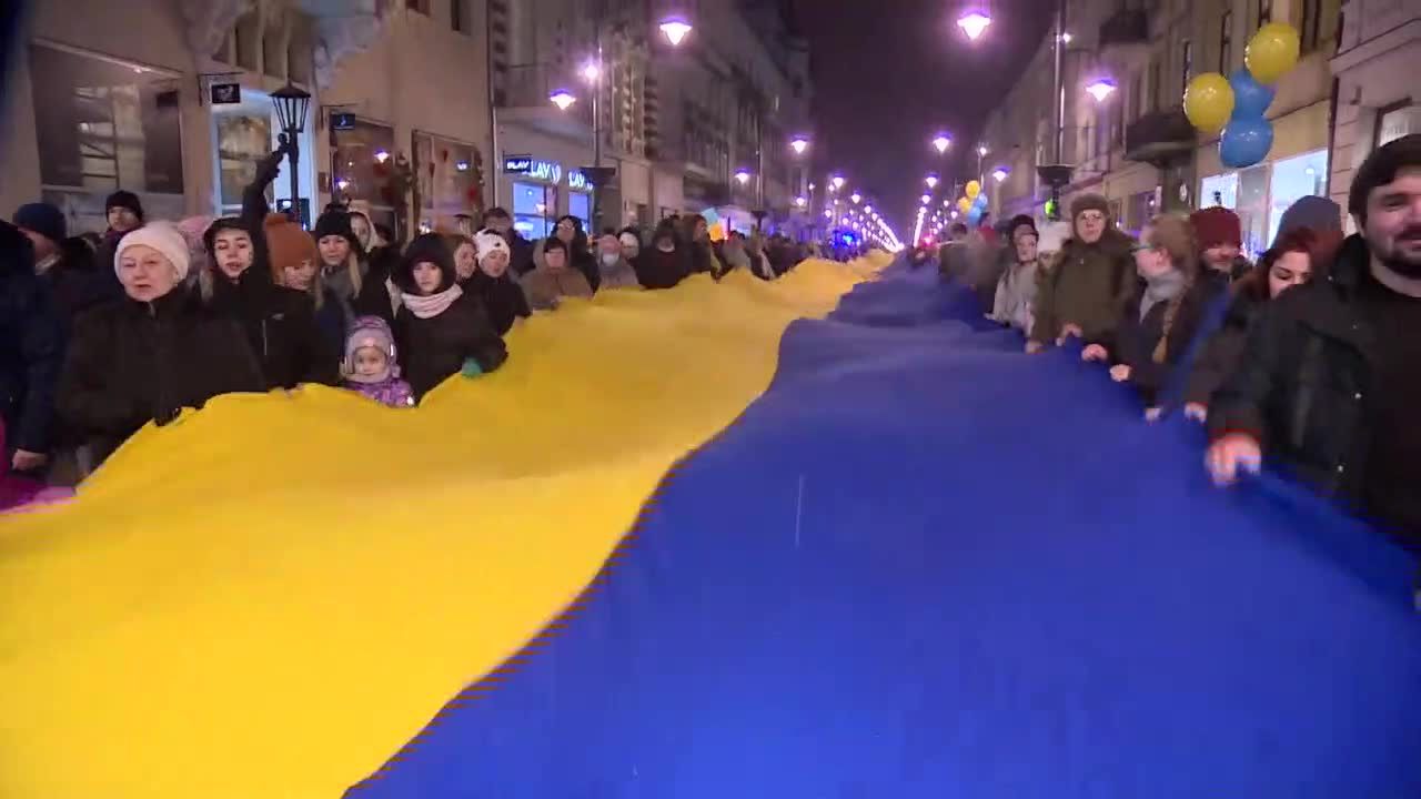 300-metrowa flaga Ukrainy na manifestacji w Łodzi