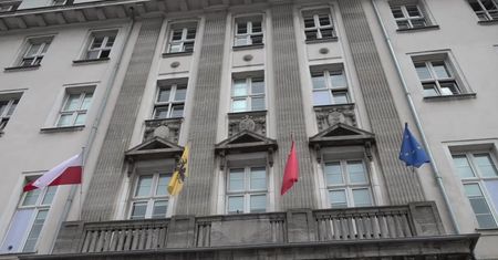 Został pobity, bo nie chciał oddać byłej żonie samochodu. Dwie osoby z zarzutami
