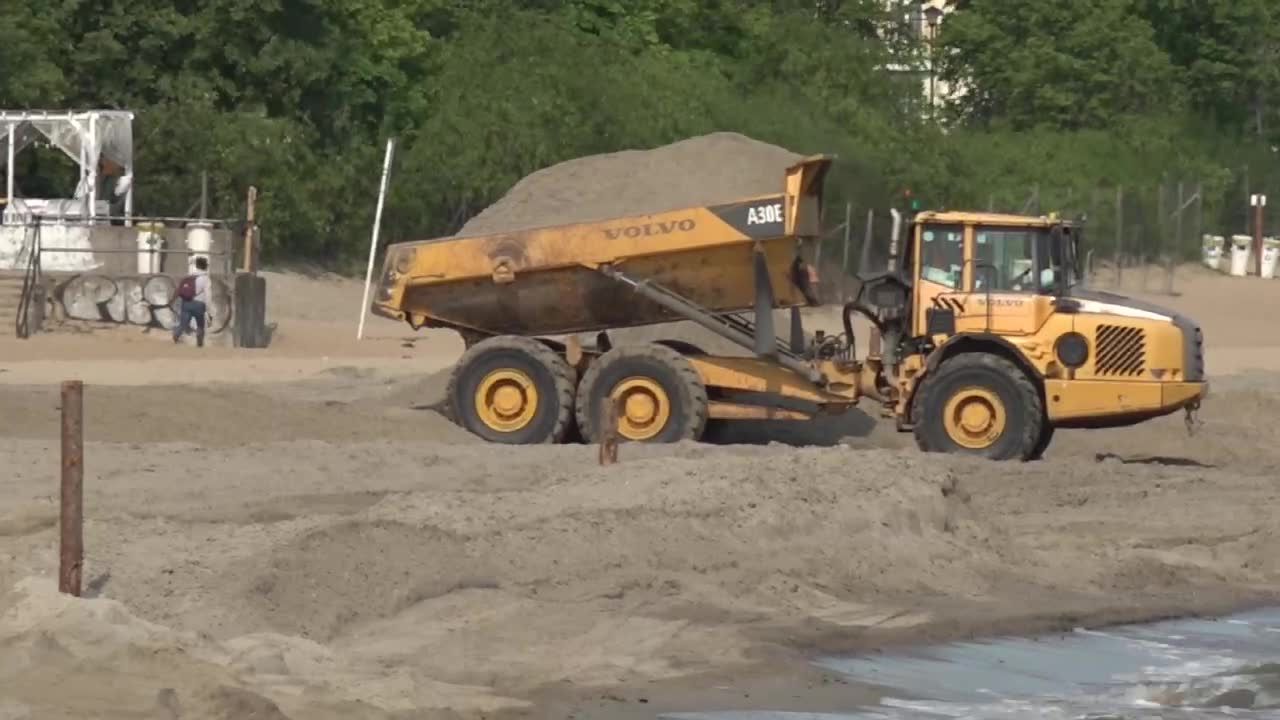 Poszerzają plażę w Gdańsku “To miejsce, gdzie w wyniku sztormów notujemy największe straty”