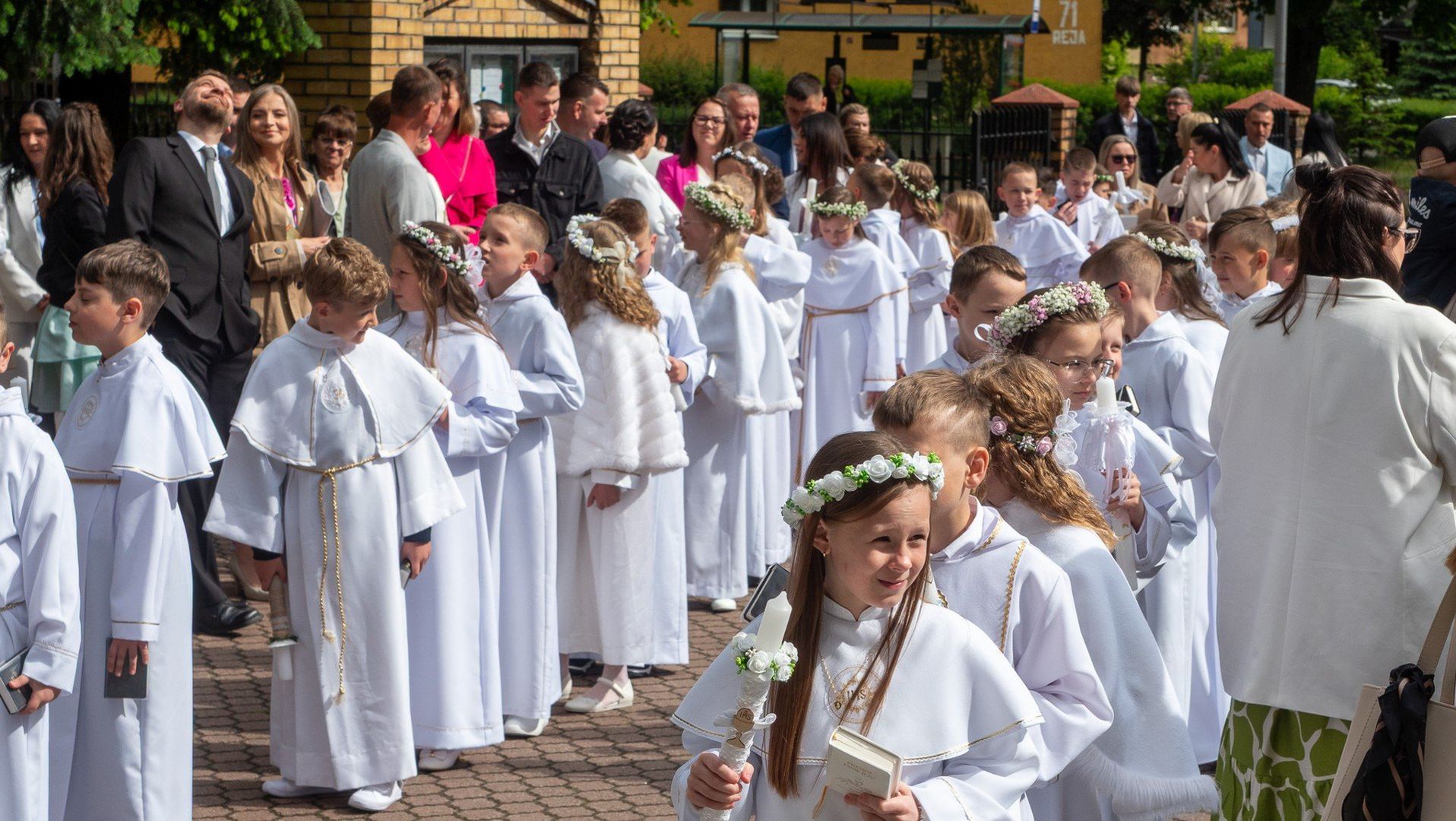 Pierwsza Komunia Święta w parafii św. Wojciecha – wyjątkowy dzień dla najmłodszych wiernych