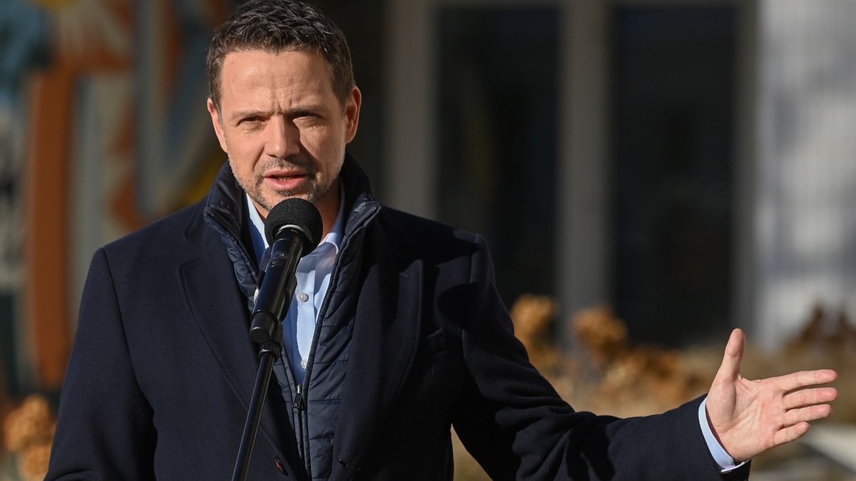 Warszawa, 03.02.2025. Prezydent Warszawy Rafał Trzaskowski na konferencji prasowej przed Centrum Aktywności Międzypokoleniowej w Warszawie, 3 bm. (sko) PAP/Piotr Nowak