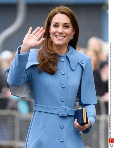 Księżna Kate w modnej błękitnej stylizacji