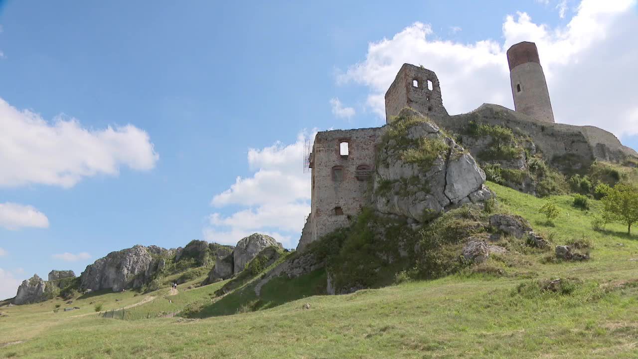 “Woda na turystyczny młyn”. Pod zamkiem w Olsztynie k. Częstochowy archeolodzy odkryli system jaskiń