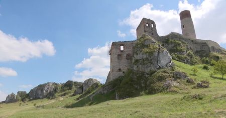 “Woda na turystyczny młyn”. Pod zamkiem w Olsztynie k. Częstochowy archeolodzy odkryli system jaskiń